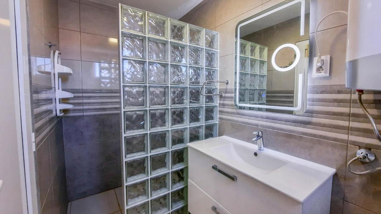 Apartments By The Sea Milna, Vis - 8895 Rukavac  Ngoại thất bức ảnh
